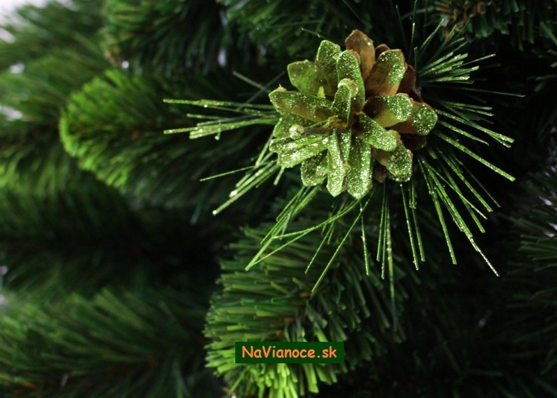 vianočný stromček so zelenou šiškou